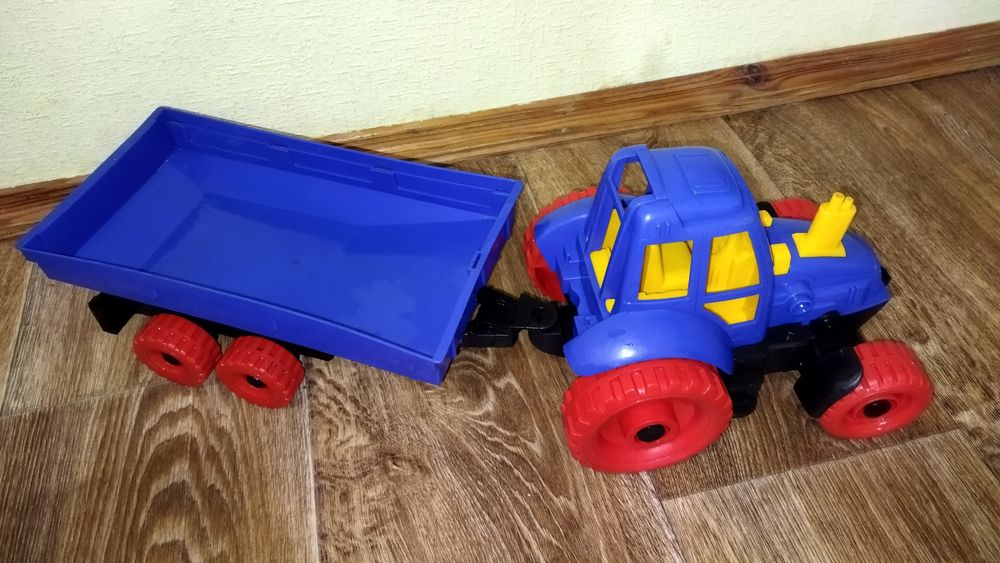 Трактор з прицепом