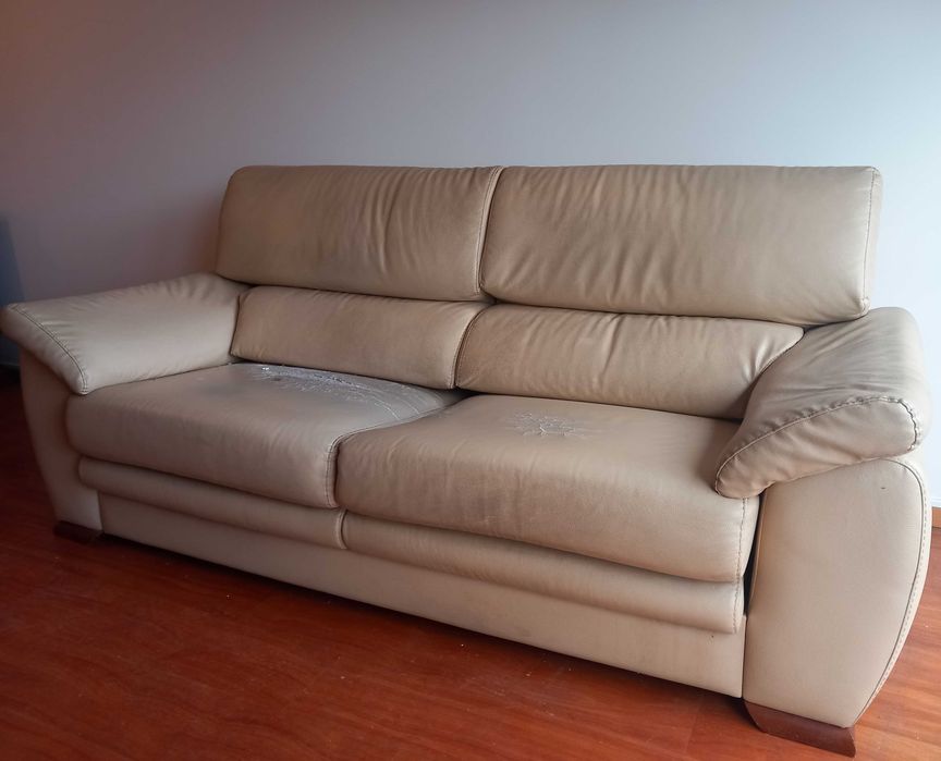 Sofá Bege em Pele