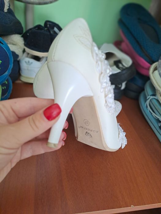 Жіночі   мешти .