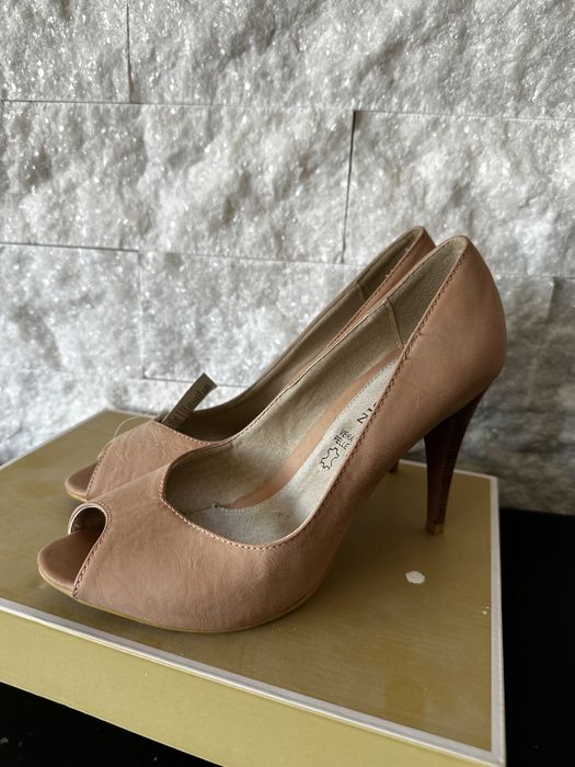 Buty damskie na szpilce r39