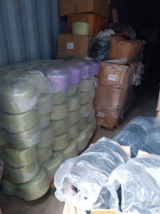 Vendo lote de fios e caixas para peúgas