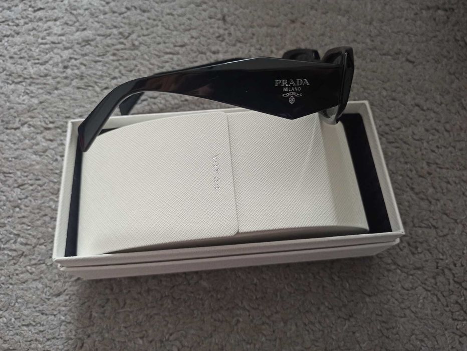 Nowe okulary przeciwsłoneczne Prada 17WS