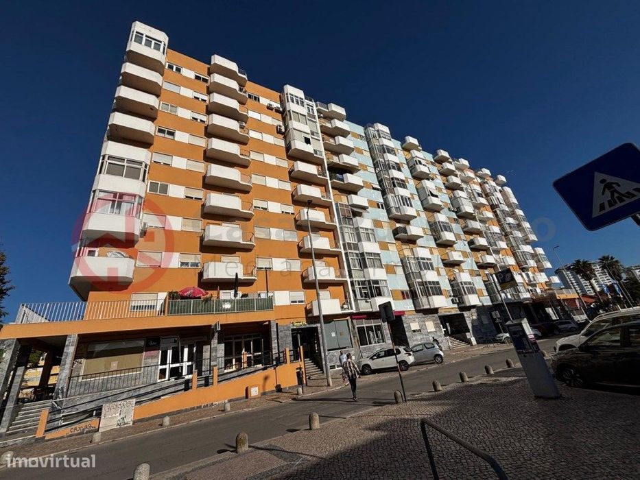 Apartamento T1 com parqueamento e elevador no centro da Costa da Ca...