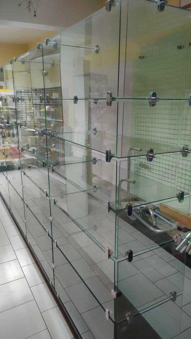 Regały witryny półki sklepowe szklane