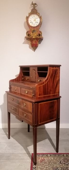 Escrivaninha com alçado (Papeleira Secretária Escrevaninha)  D. Maria.