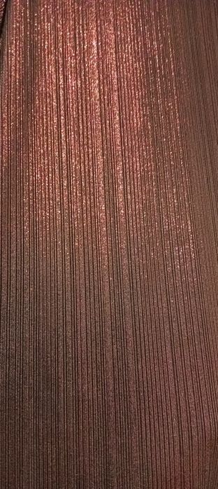 Błyszcząca bluzka z dekoltem na imprezę