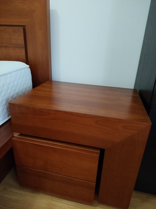 Mobília do quarto em cerejeira