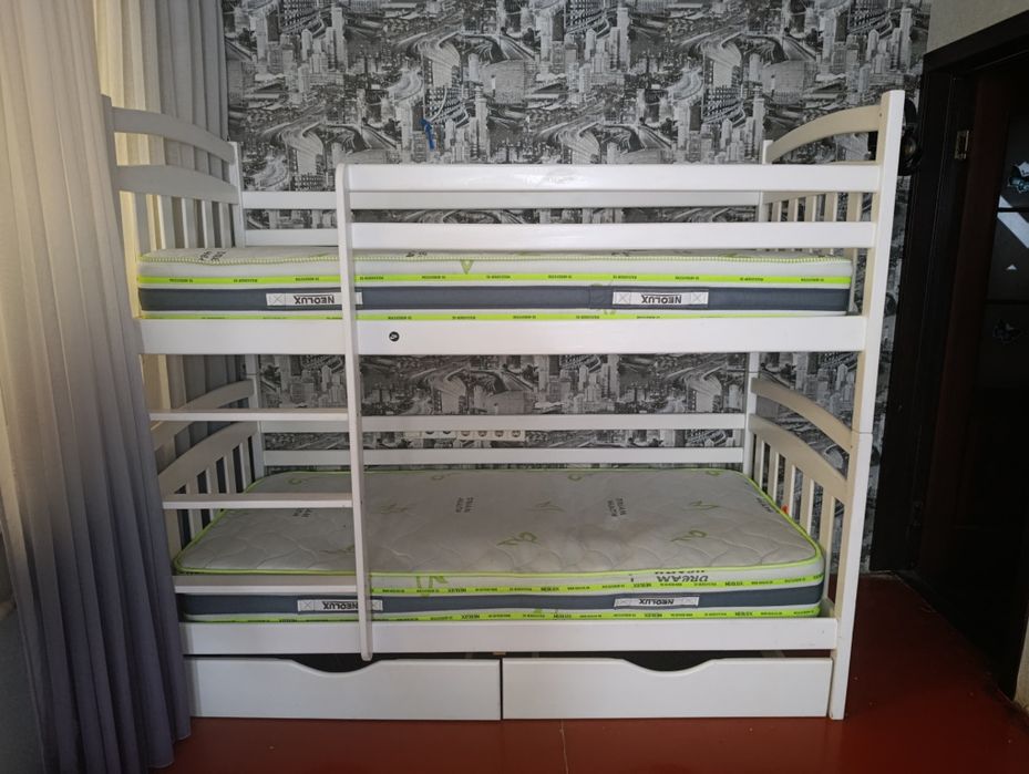 Продам двухъярусную кровать