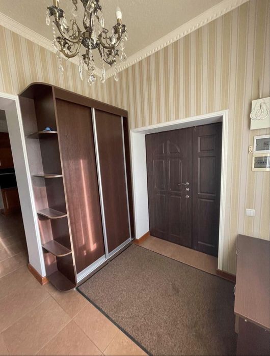 Аренда  3 - этажного дома с ремонтом ,в мрн .Артема ( пос.Мирный)