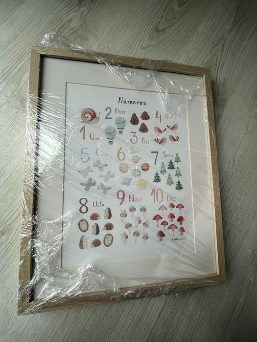 Cadeira pequena de criança do IKEA.