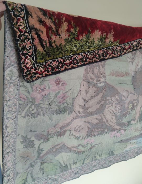 Tapeçaria de parede com leões – peça decorativa clássica em tecido