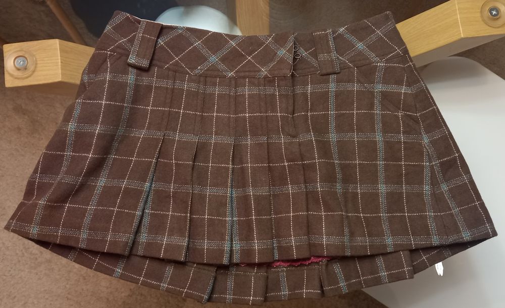 Mini saia anos 2000 cor azeitona em lã e viscose, Xdye(Pull&Bear)