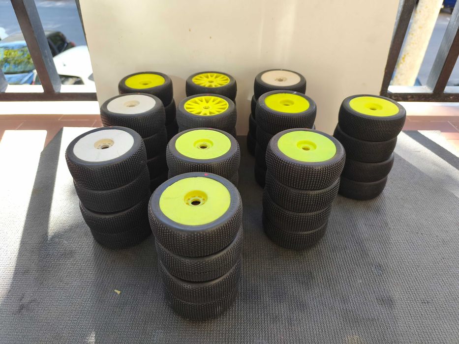 11 Carros de pneus OGO para Buggy 1/8TT