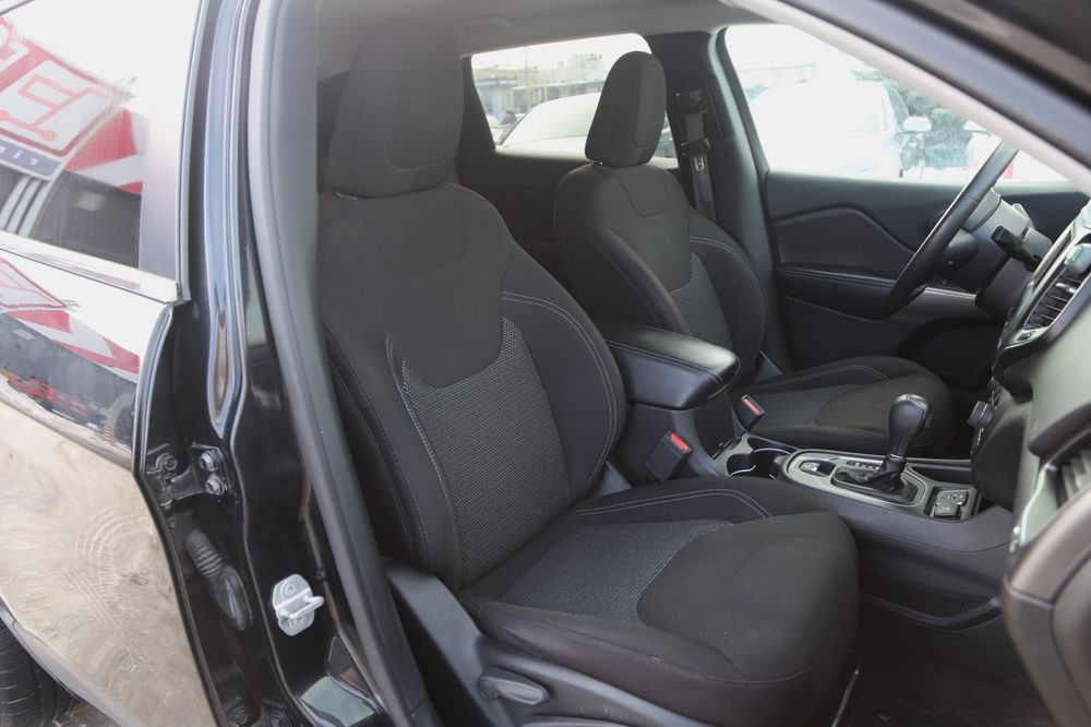 Jeep Cherokee 2018 VIN 1C4PJLCB6KD203724 фото оголошення 17 з 20