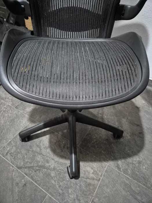 Cadeira de Escritório Herman Miller Aeron Graphite Full option Size B com Headrest