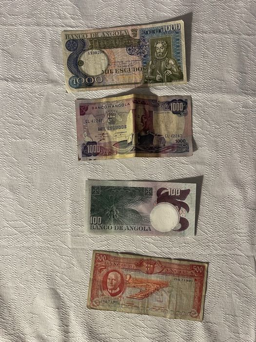 Notas escudo angolano