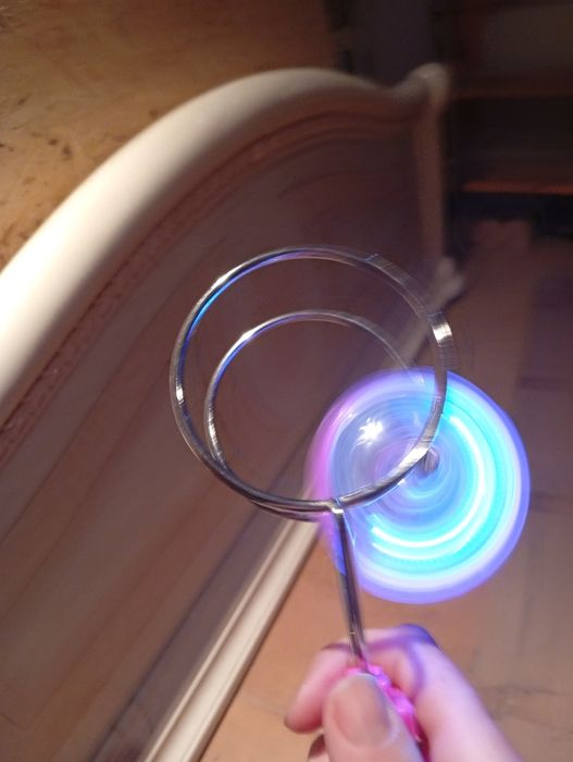 Jojo, świeci , zabawka ruchowa