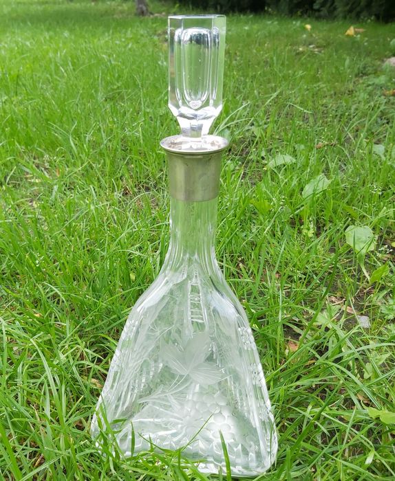 Zabytkowa karafka na alkohole