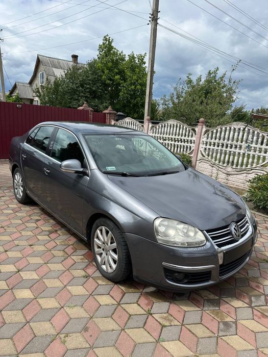 Розборка VW Volkswagen Jetta 5 Мотор 1.6 Капот Бампер Решітка Дзеркало Двері Скло Фари Телевізор Полуось Стойки Диски Супорт Торпедо ABS Рульова Рейка