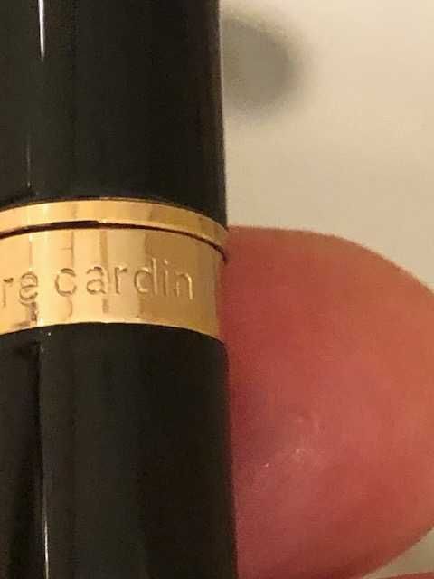 Elegante caneta preta e dourada da mar Pierre Cardin