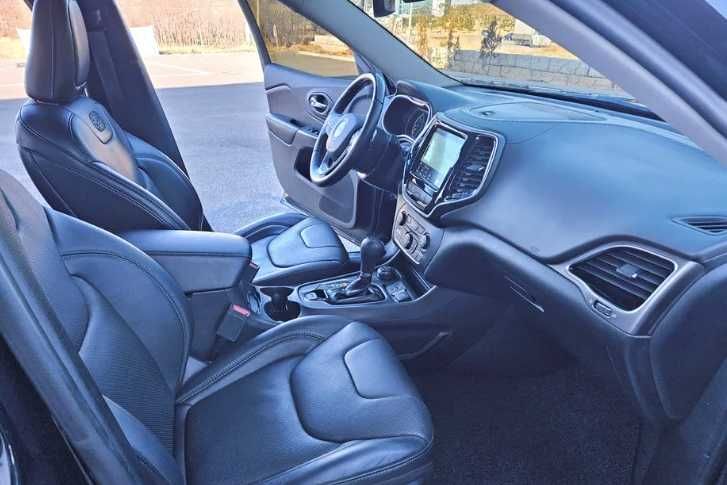 Надійний Дизельний Jeep Cherokee 4x4 Overland