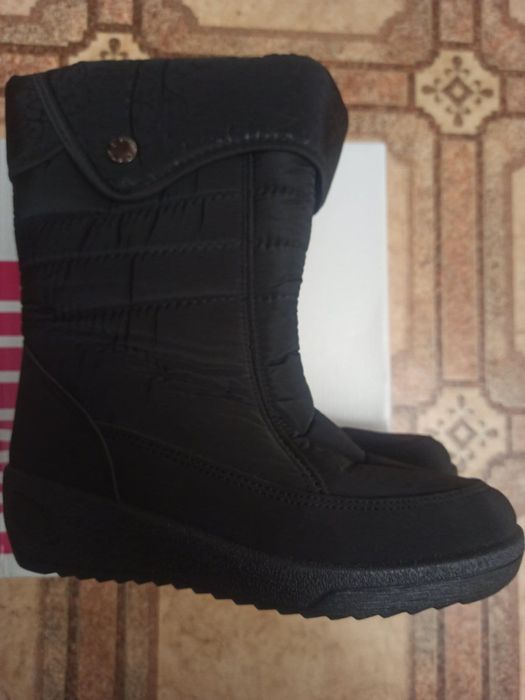 Продам женские сапоги