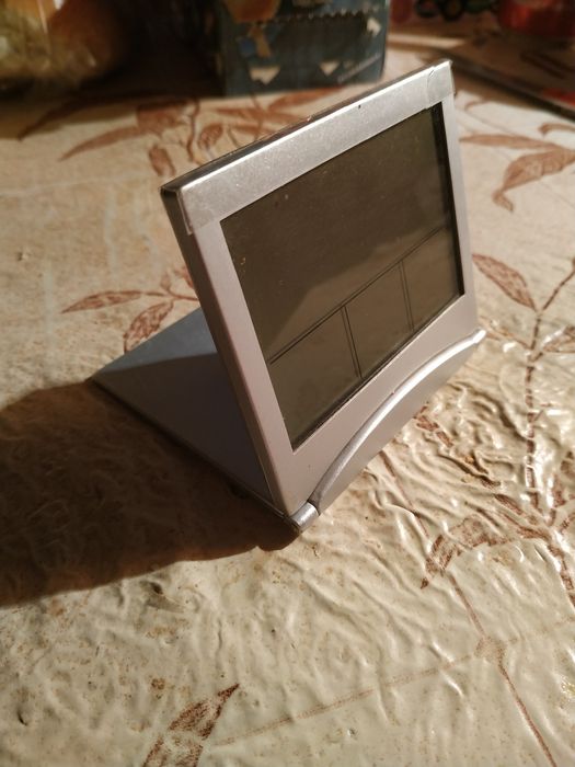 Электронные настольные часы