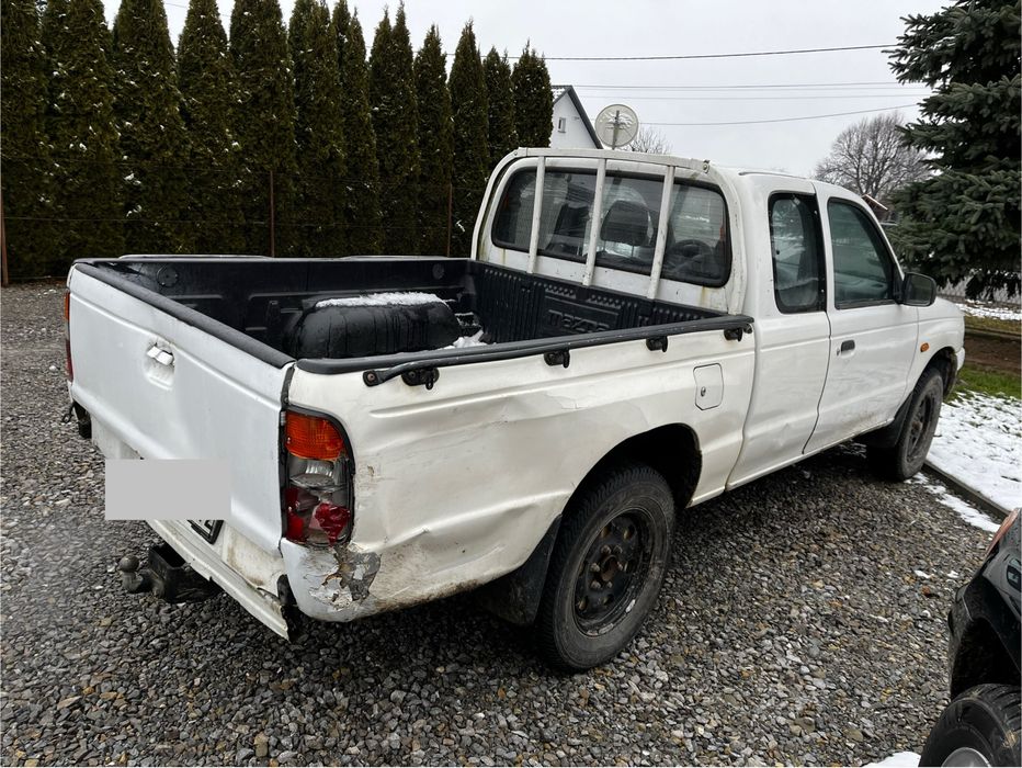 Mazda B2500 2.5d 4x4 2000r, z Włoch