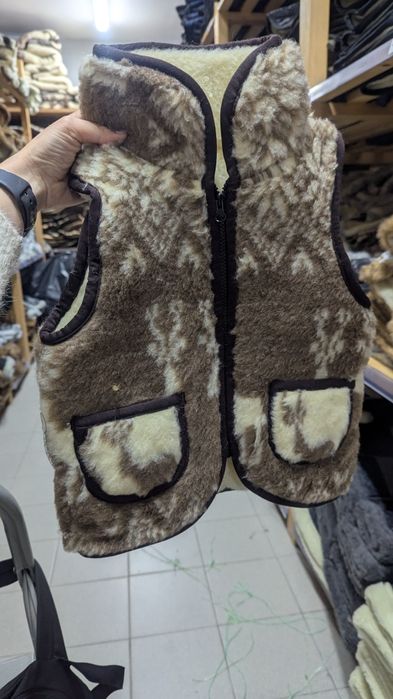 Дитяча жилетка з овчини , безрукавка тепла