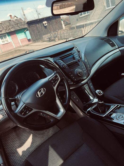 Продається ми HYUNDAI   i40   1.7  дизель 2011 рік