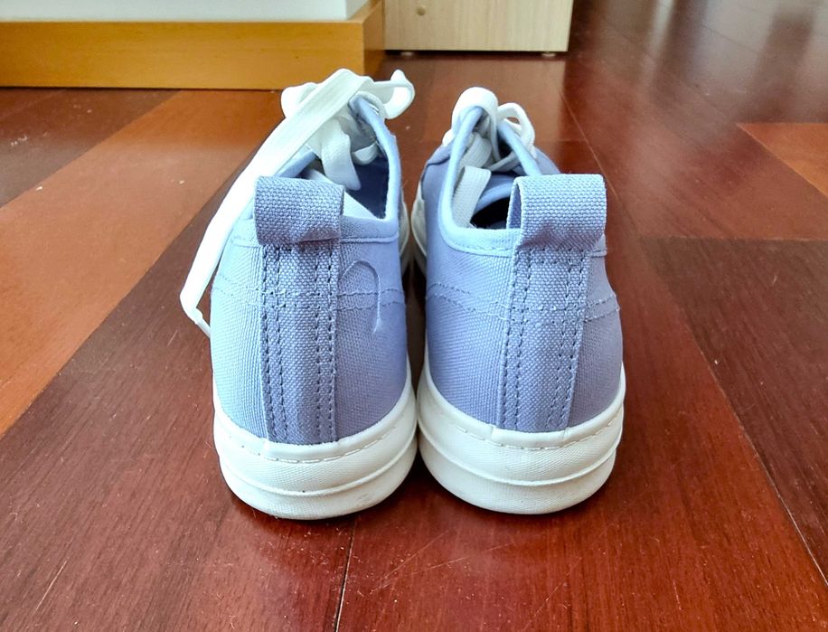 Ténis azuis e brancos Primark, tamanho 37