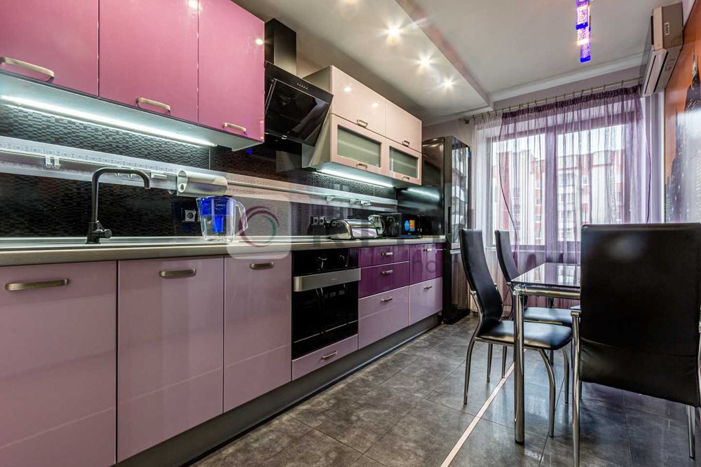 Продаж 3 кімнатна квартира з ремотом, Шевченківський район.