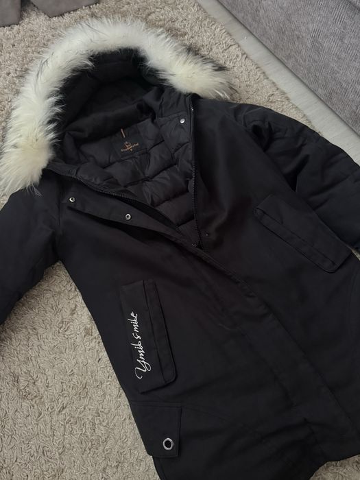 Чорний жіночий пуховик