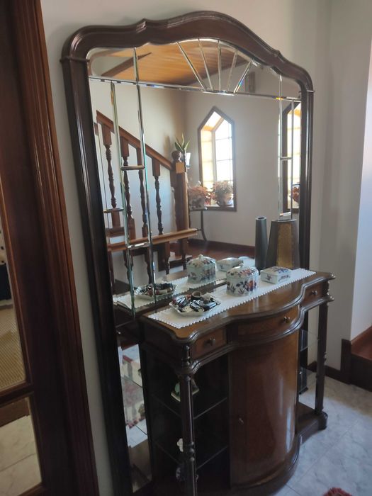 Móvel de corredor com espelho