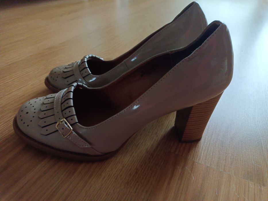 Buty damskie na obcasie