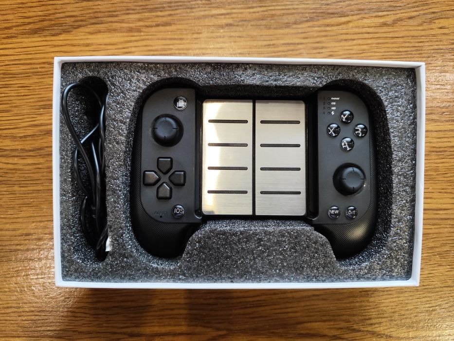 Беспроводной геймпад для телефона Saitake