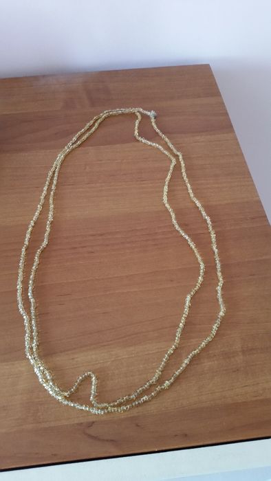 Korale, koraliki damskie na szyję, obw. 172 cm , świecące kremowe.