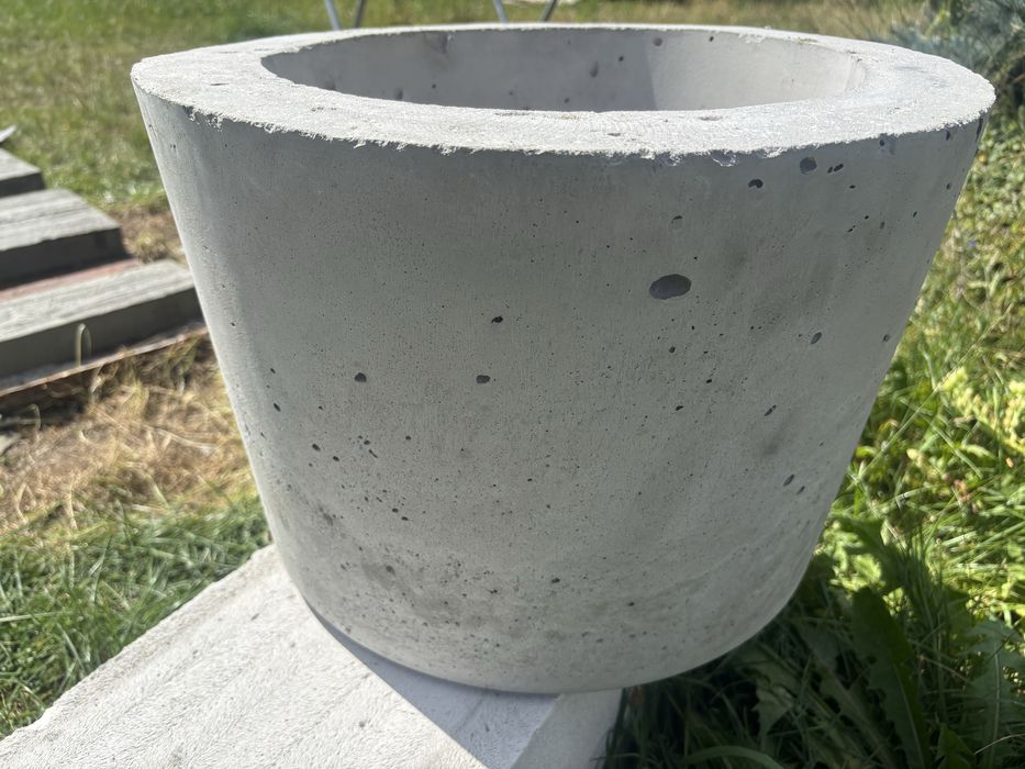 Recznie wykonane solidne donice-imitacja deski betonowej