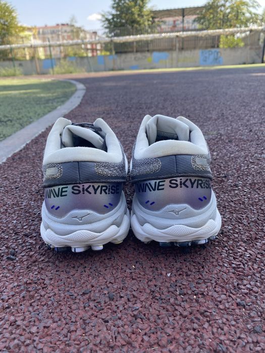 Оригінальні кросівки mizuno wave skyrise 4 сірі р39/26см