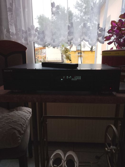 CD Sony cdp-395. Pilot sprawny w 100%.  stan bardzo dobry.