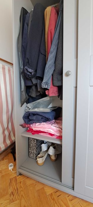 Roupeiro Hauga da Ikea cinzento