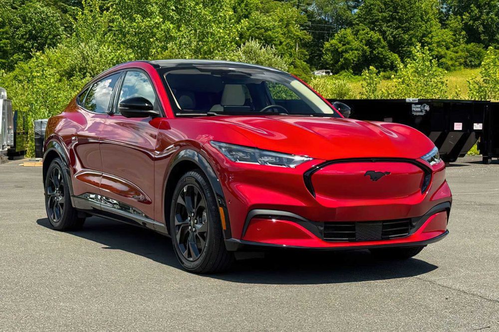 Ford Mustang Mach-E Premium      2023