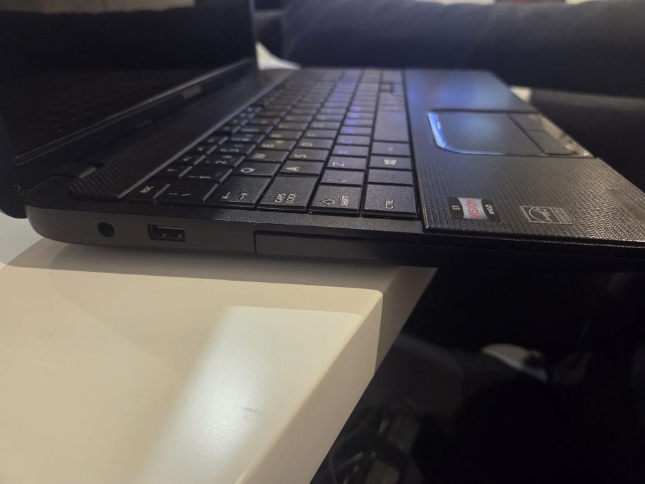 Vendo portátil Toshiba