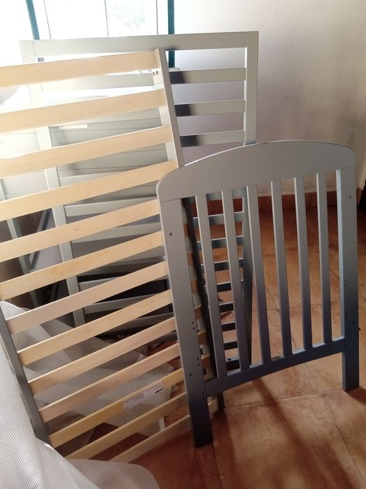 Cama para bebê nova