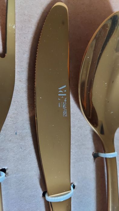 Villa d´Este zestaw sztućców Sztućce 24 Złote Nowe

24-częściowy zesta