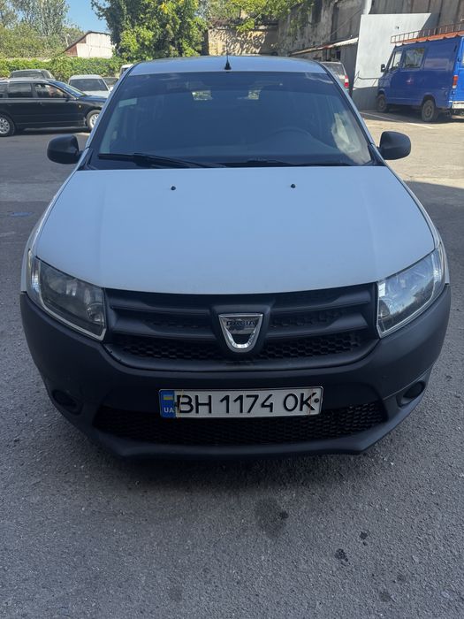 Dacia Logan 2016 год 1.6 Газ-бензин Оформление !
