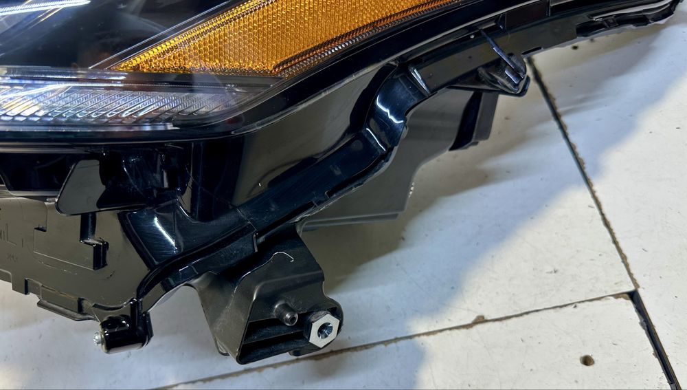 Фара левая Toyota Highlander USA 2020 2021 2022 2023 811500E480