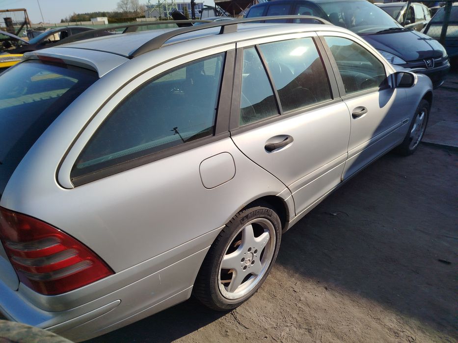Mercedes W203 zderzak tył tylny 744 stan dobry wysyłka