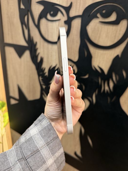 Б/У IPHONE 16e 256 White 100% акб Neverlock