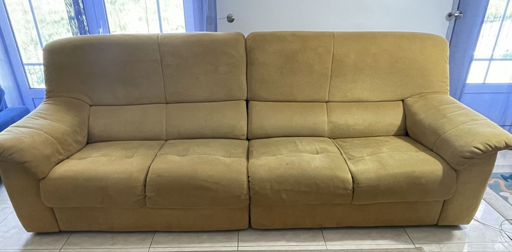 Sofa amarelo torrado